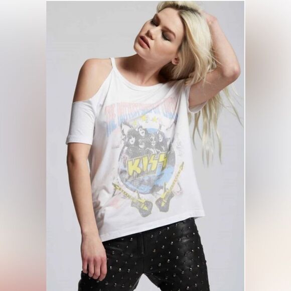 Recy Karma Kiss The Hottest Show on Earth Tee New - Picture 1 of 6